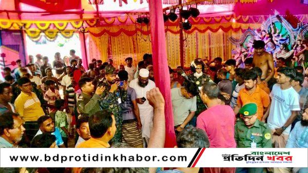 নওগাঁ সদর উপজেলার হাতাশ খাড়াপাড়া সার্বজনীন পূজামণ্ডপে গণেশ প্রতিমা ভাঙচুরের ঘটনার পর পরিস্থিতি।
